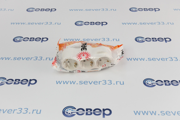 Разветвитель ЭРА (тройник) SPx-3e-W на 3 розетки с заземлением 16А белый Б0053479_1